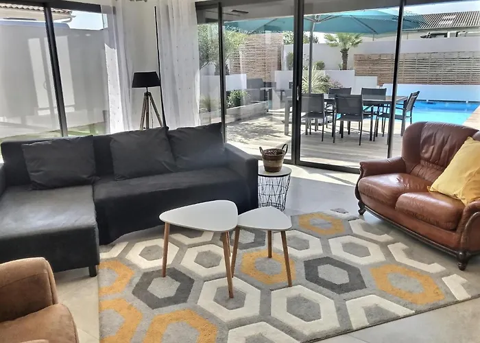 Villa Exceptionnelle Piscine Et Jardin Prive Sejour Haut De Gamme Proche La Rochelle