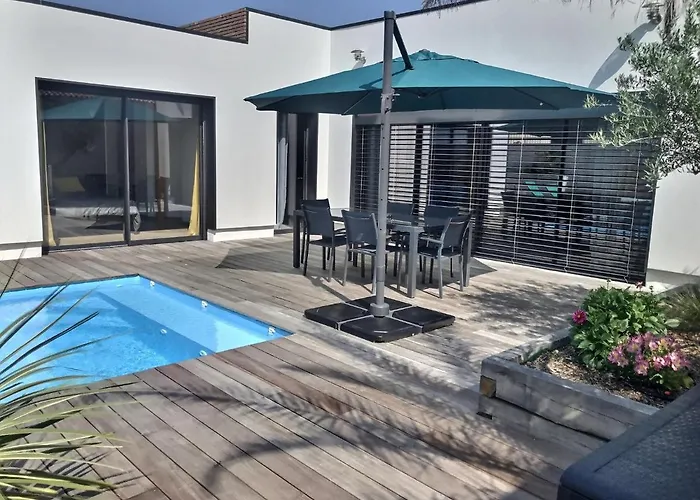 Villa Exceptionnelle Piscine Et Jardin Prive Sejour Haut De Gamme Proche La Rochelle