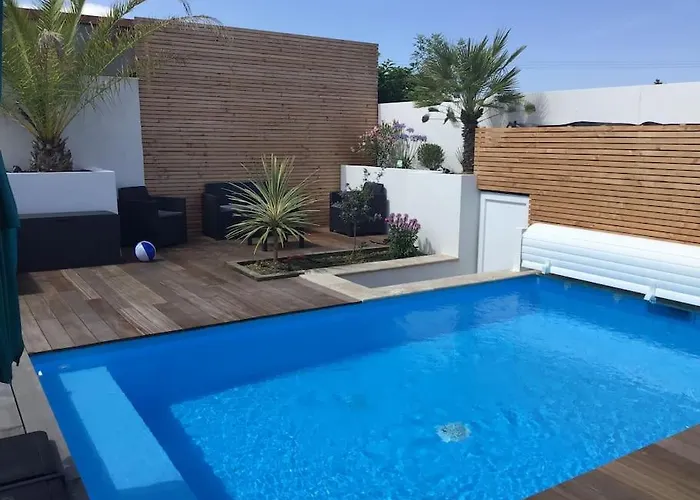 Villa Exceptionnelle Piscine Et Jardin Prive Sejour Haut De Gamme Proche La Rochelle