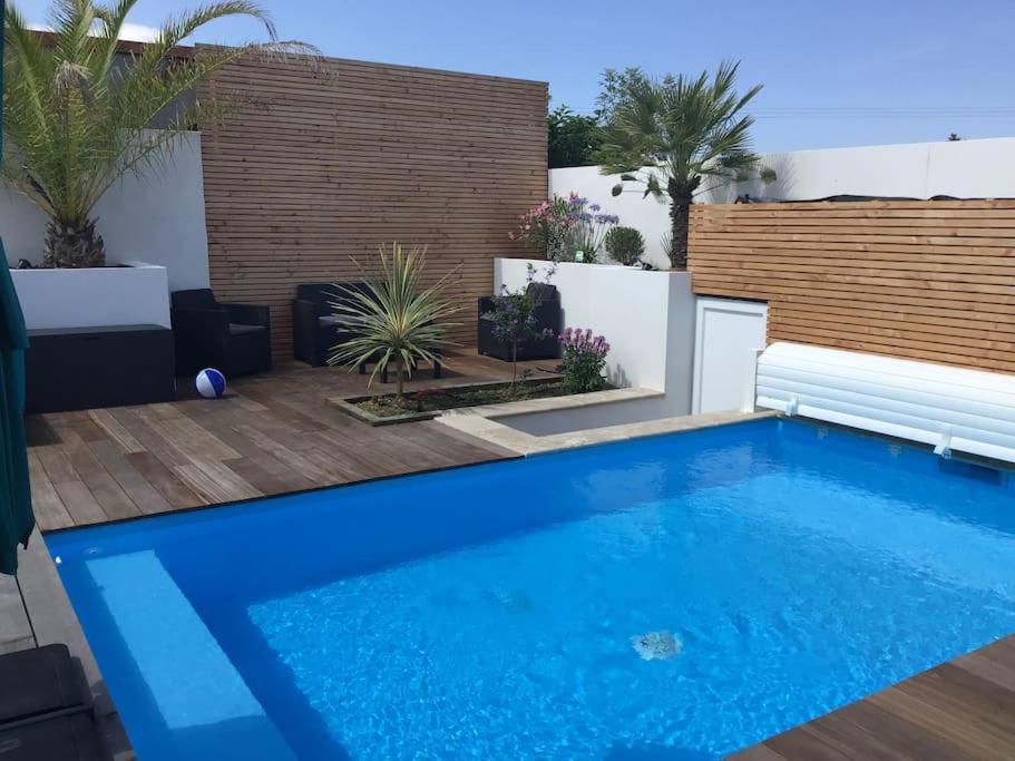 Villa Exceptionnelle Piscine Et Jardin Prive Sejour De Gamme Proche La Rochelle *